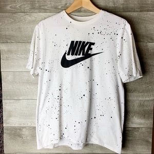 Nike men’s athletic cut paint splatter tee shirt
